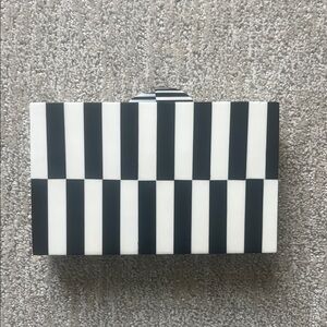 Checkered enamel clutch